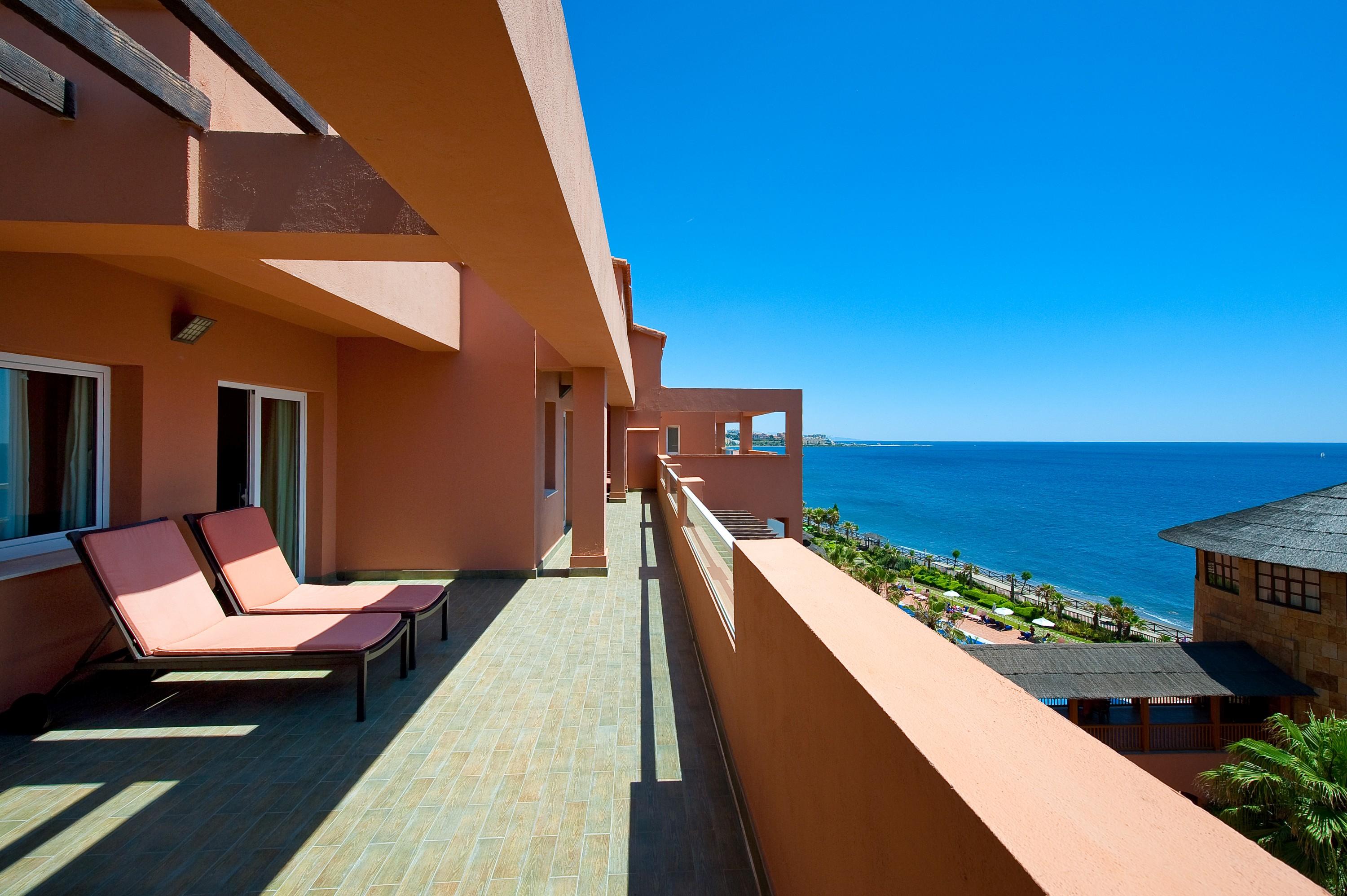 Elba Estepona Gran Hotel & Thalasso Spa מראה חיצוני תמונה Balcony of a hotel room