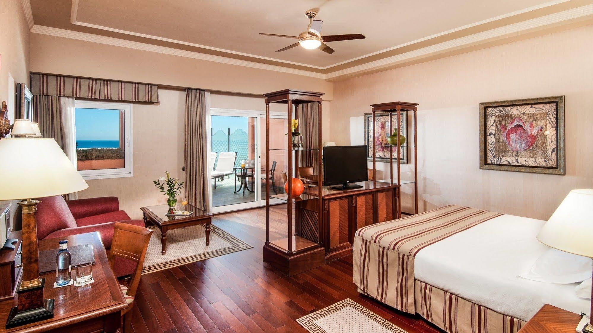 Elba Estepona Gran Hotel & Thalasso Spa מראה חיצוני תמונה Suite at the Hilton Sharm El Sheikh Resort
